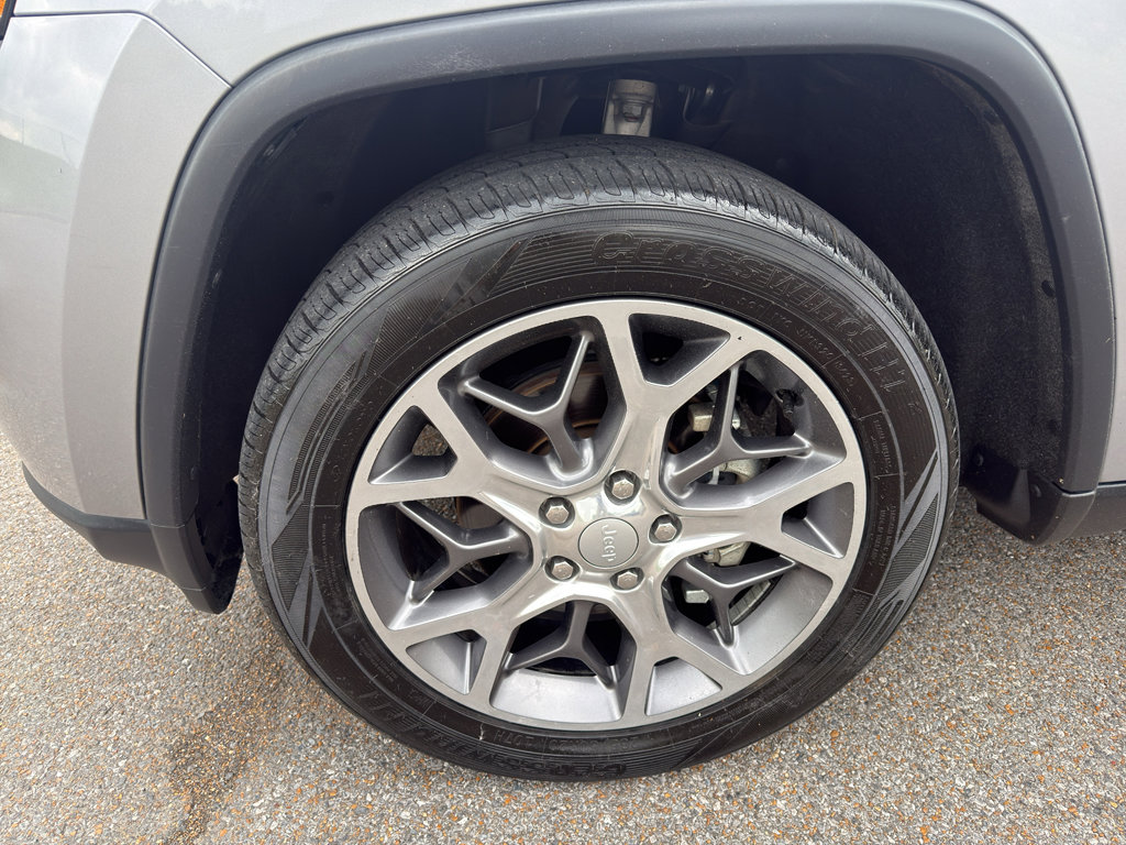 Used 2020 Jeep Grand Cherokee Limited AWD/4WD image 9