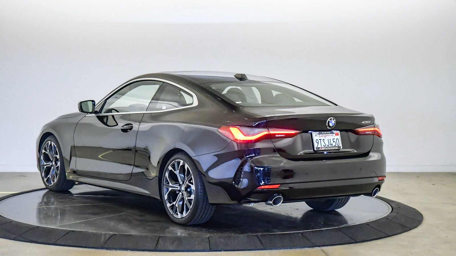 Used 2026 BMW 430i Coupe w/ Convenience Package RWD image 2