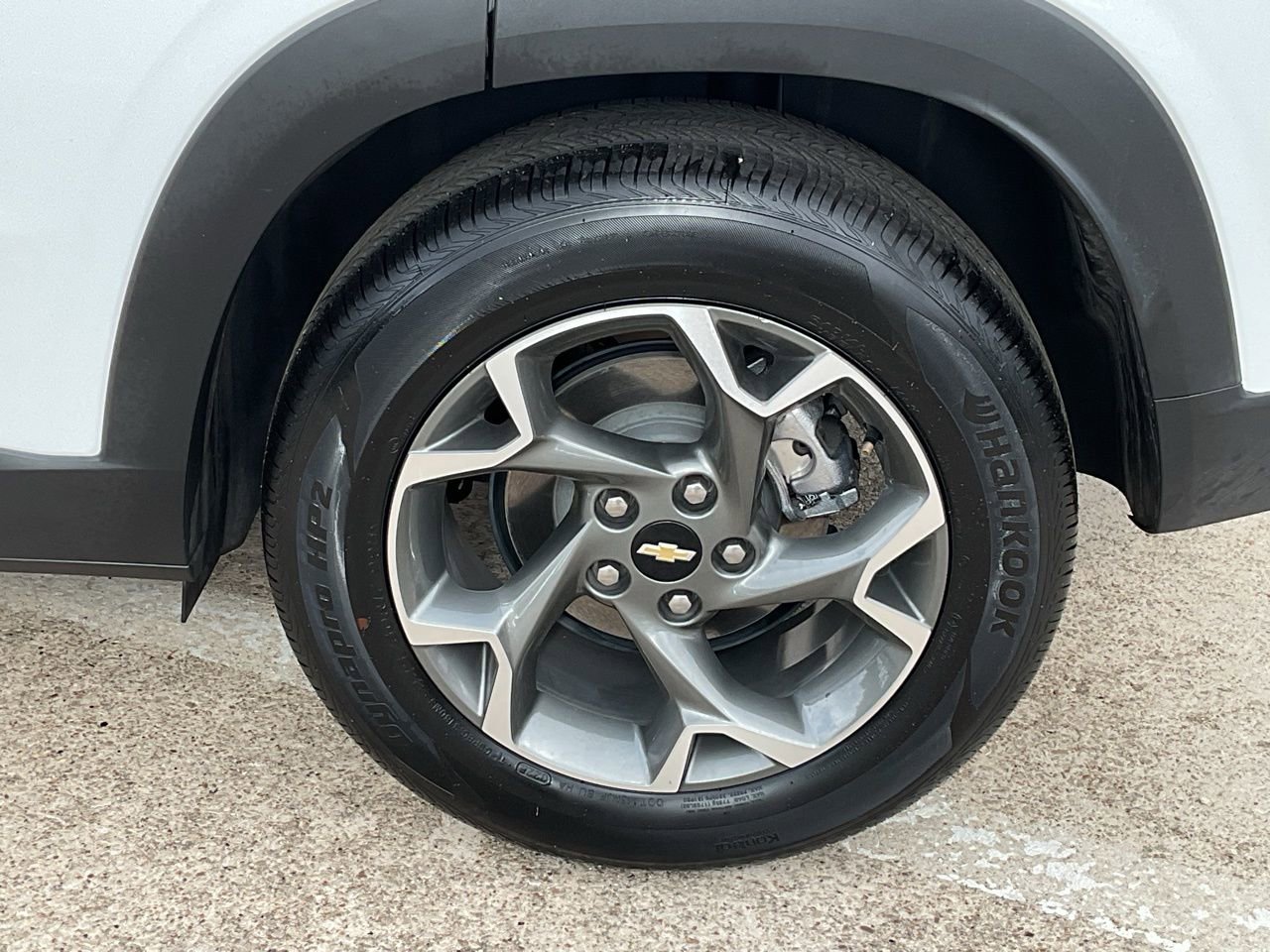 Used 2025 Chevrolet Trax LT image 8