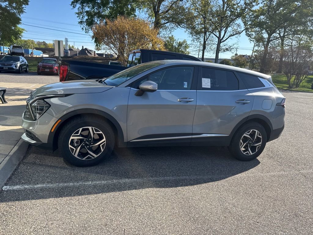 Used 2024 Kia Sportage LX image 4
