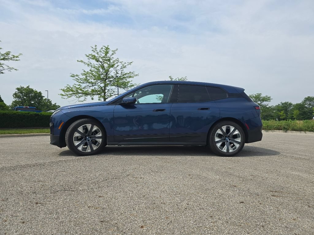 Used 2022 BMW iX xDrive50 w/ Convenience Package AWD/4WD image 14