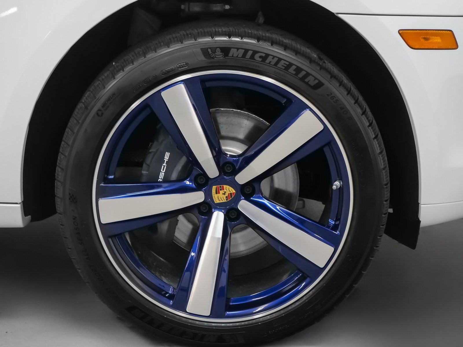 Certified 2025 Porsche Macan image 13