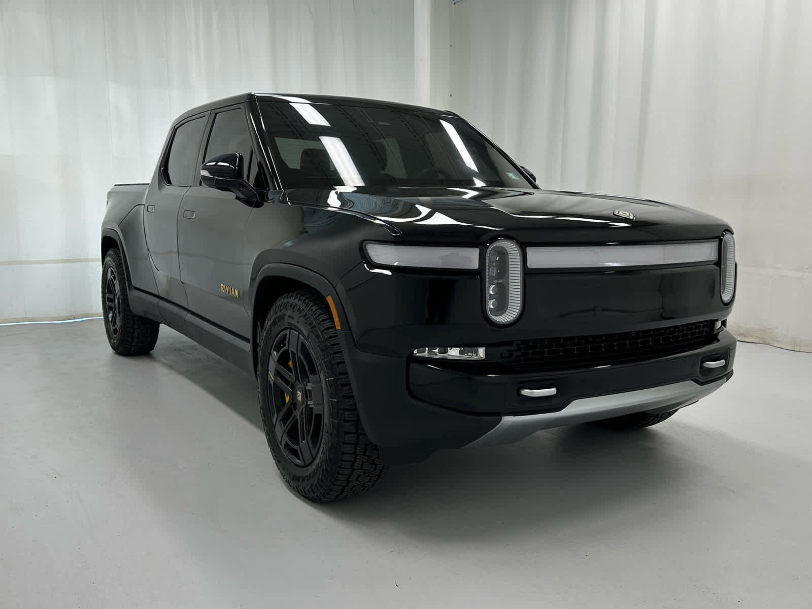 Used 2022 Rivian R1T Adventure image 2