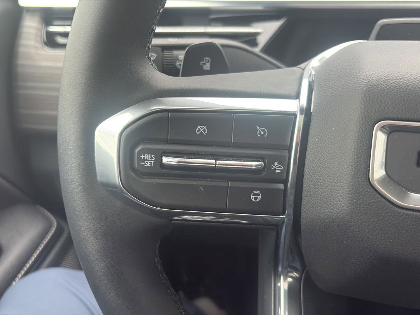 Used 2024 GMC Sierra EV Denali AWD/4WD image 17