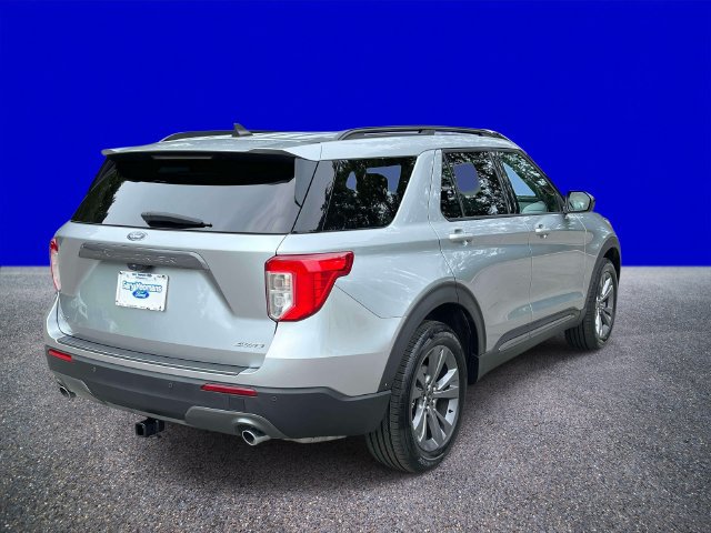 Certified 2024 Ford Explorer XLT w/ Equipment Group 202A AWD/4WD image 3