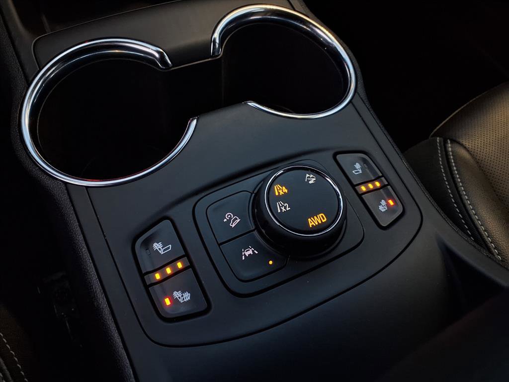 Used 2024 GMC Terrain SLT image 22