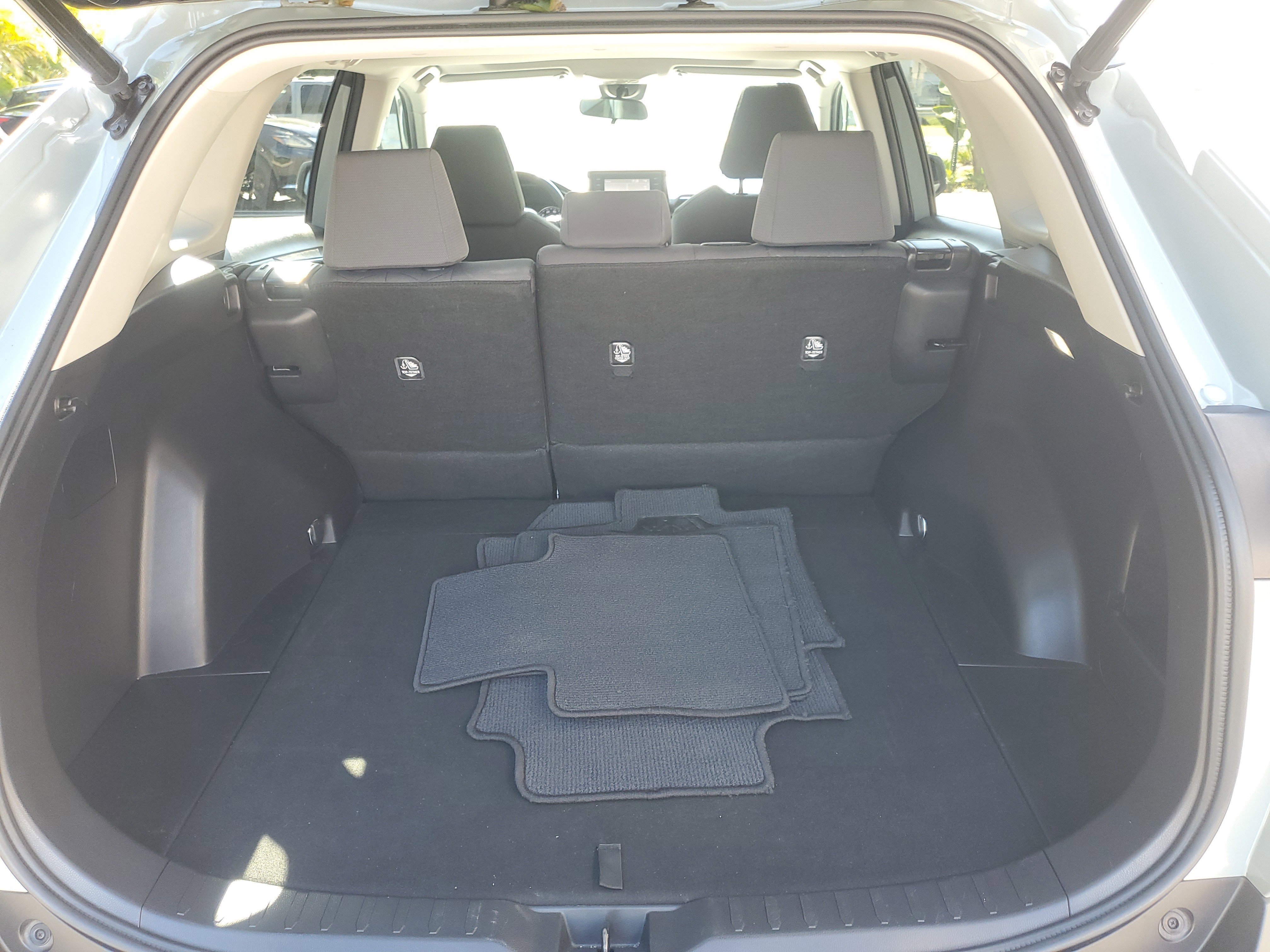 Used 2022 Toyota RAV4 XLE image 8