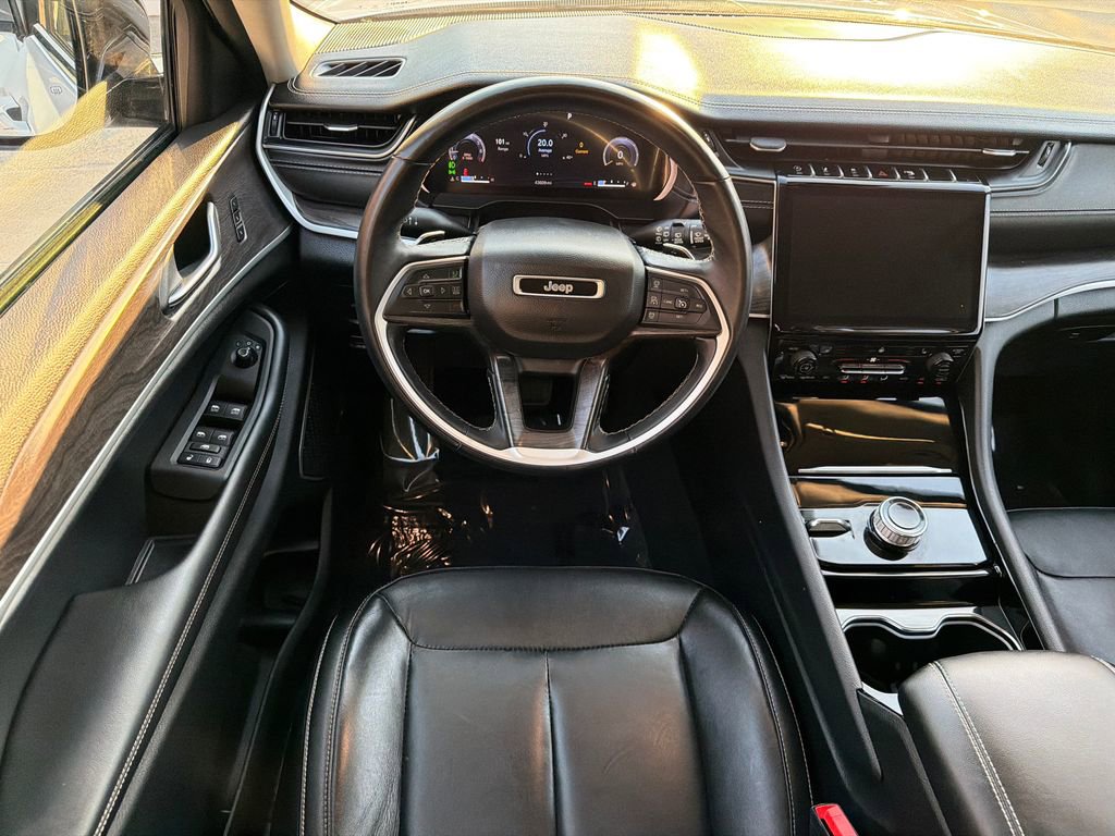 Used 2022 Jeep Grand Cherokee L Limited w/ Black Appearance Package image 22