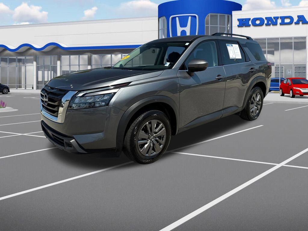 Used 2025 Nissan Pathfinder SV image 3