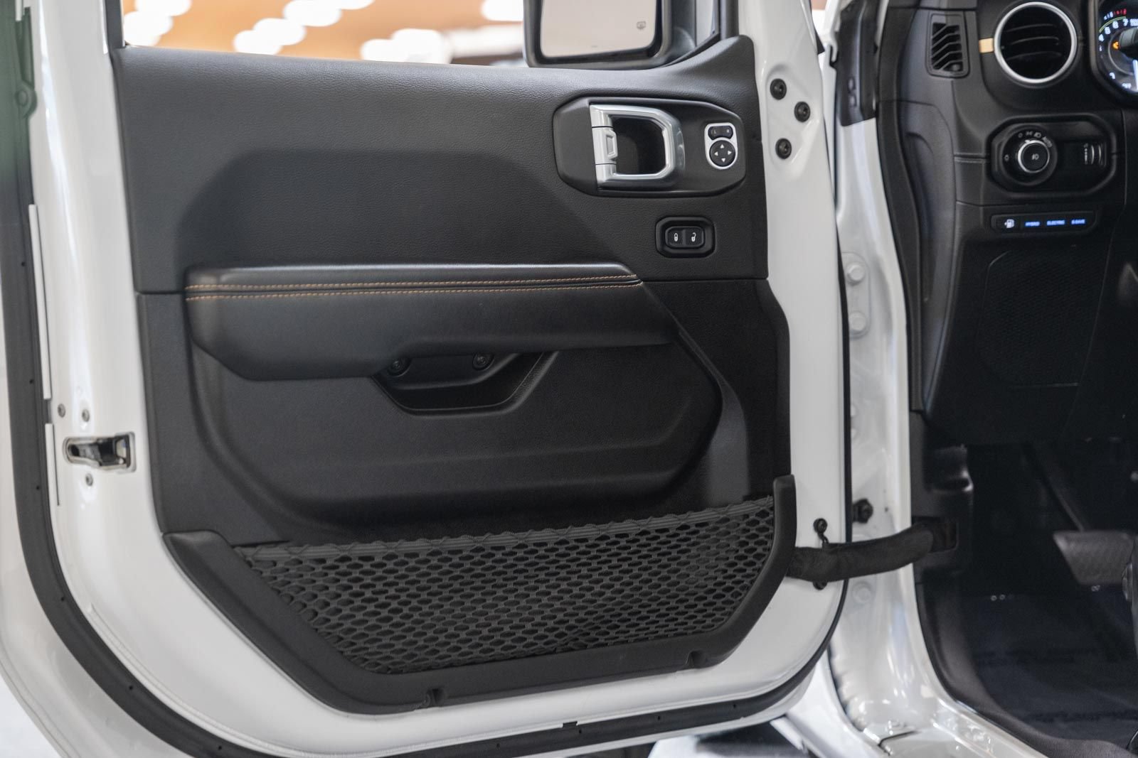 Used 2024 Jeep Wrangler Unlimited Sahara AWD/4WD image 46
