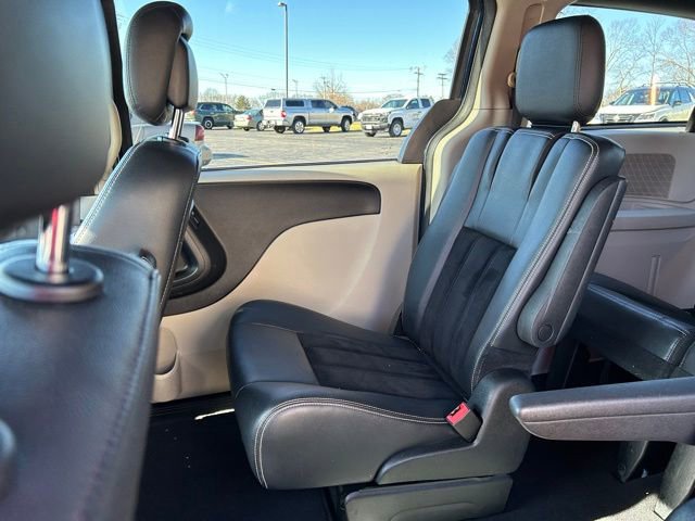Used 2017 Dodge Grand Caravan SXT image 16