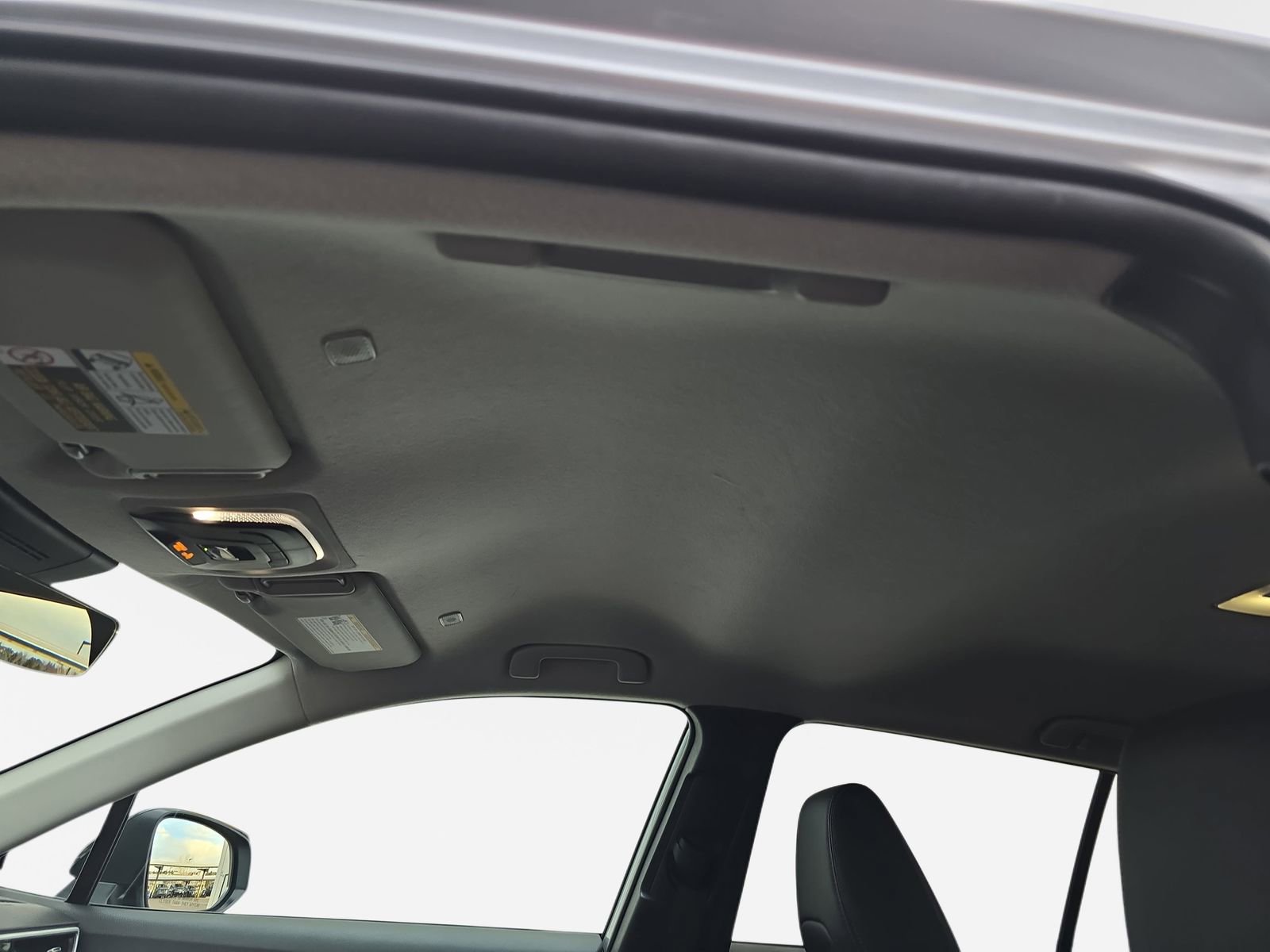 Used 2025 Toyota Corolla Cross XLE image 31