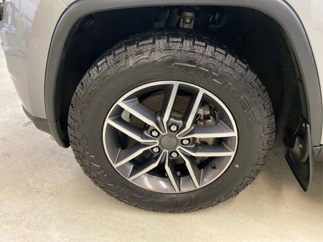 Used 2019 Jeep Grand Cherokee Limited image 19