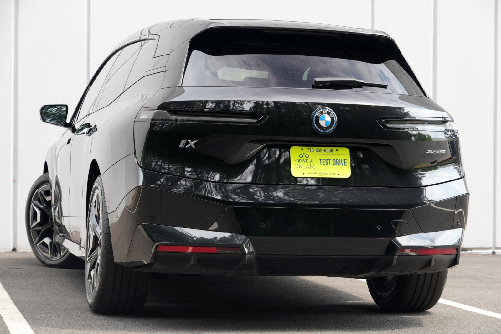 Used 2023 BMW iX xDrive50 w/ Ultimate Package 2 AWD/4WD image 6
