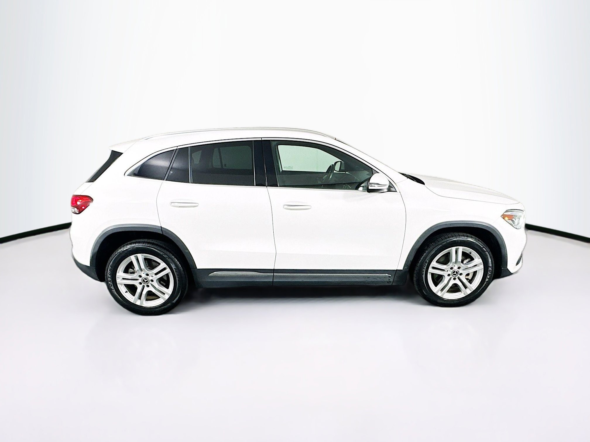 Used 2023 Mercedes-Benz GLA 250 4MATIC w/ Premium Package image 10