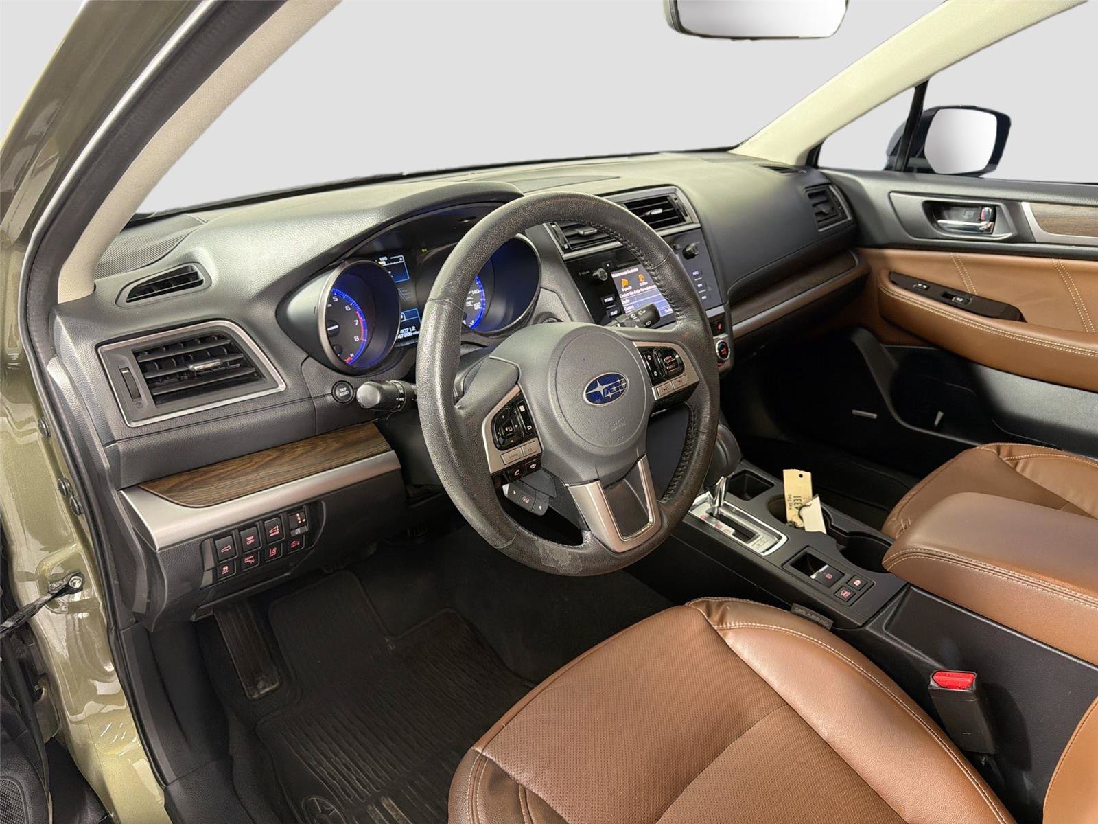 Used 2017 Subaru Outback 3.6R Touring w/ Popular Package #5A AWD/4WD image 9