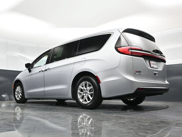 Certified 2024 Chrysler Pacifica Touring-L FWD image 62
