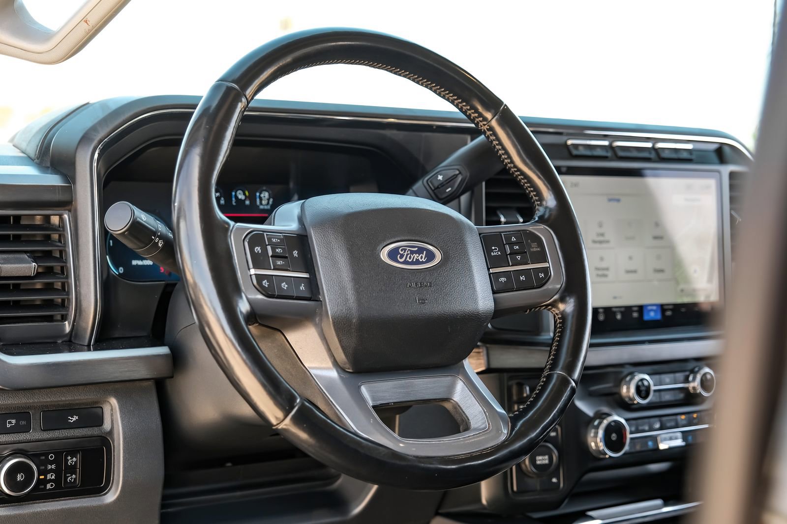 Used 2023 Ford F350 Lariat image 20