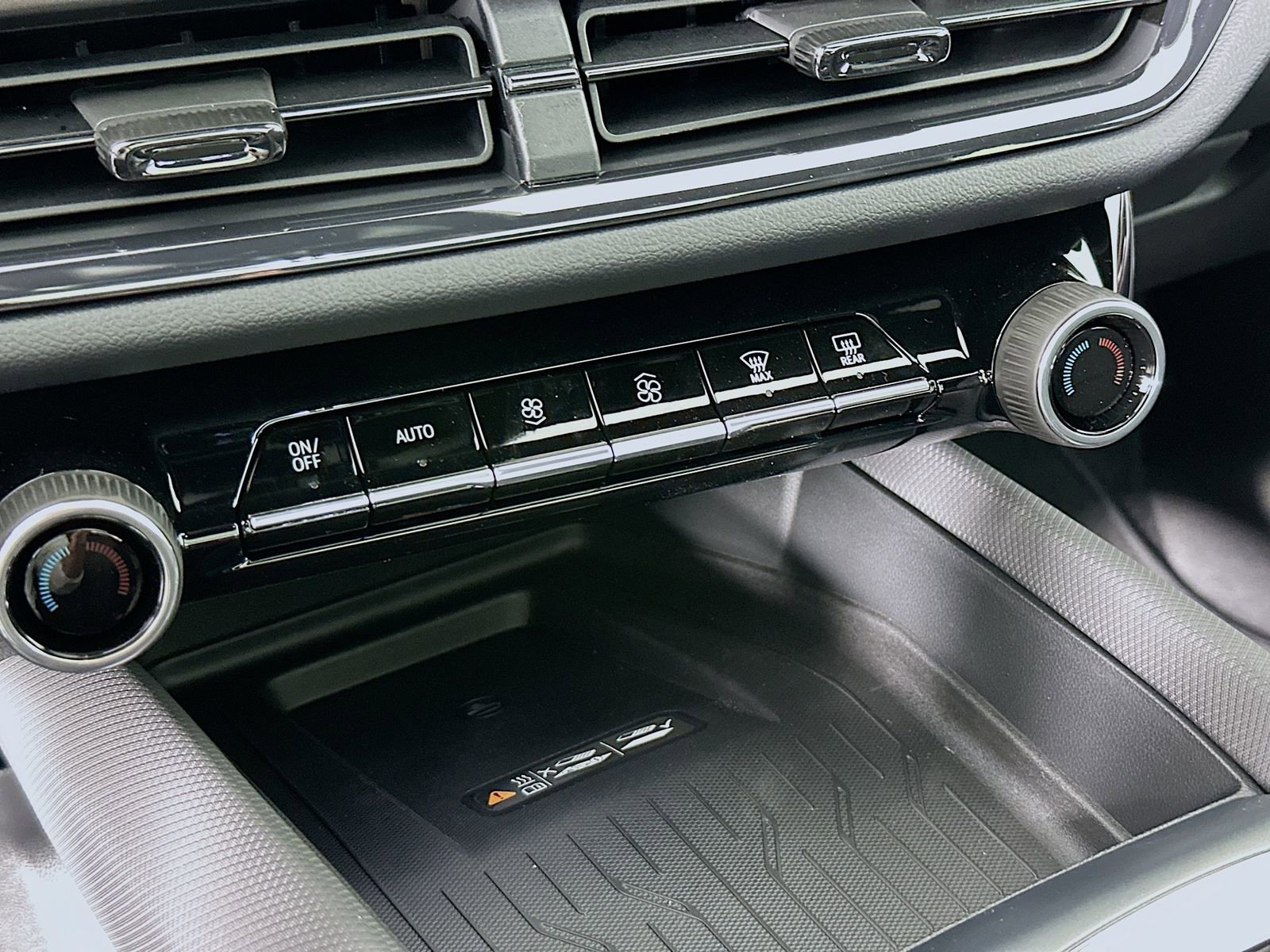 New 2026 Chevrolet Equinox EV RS image 16