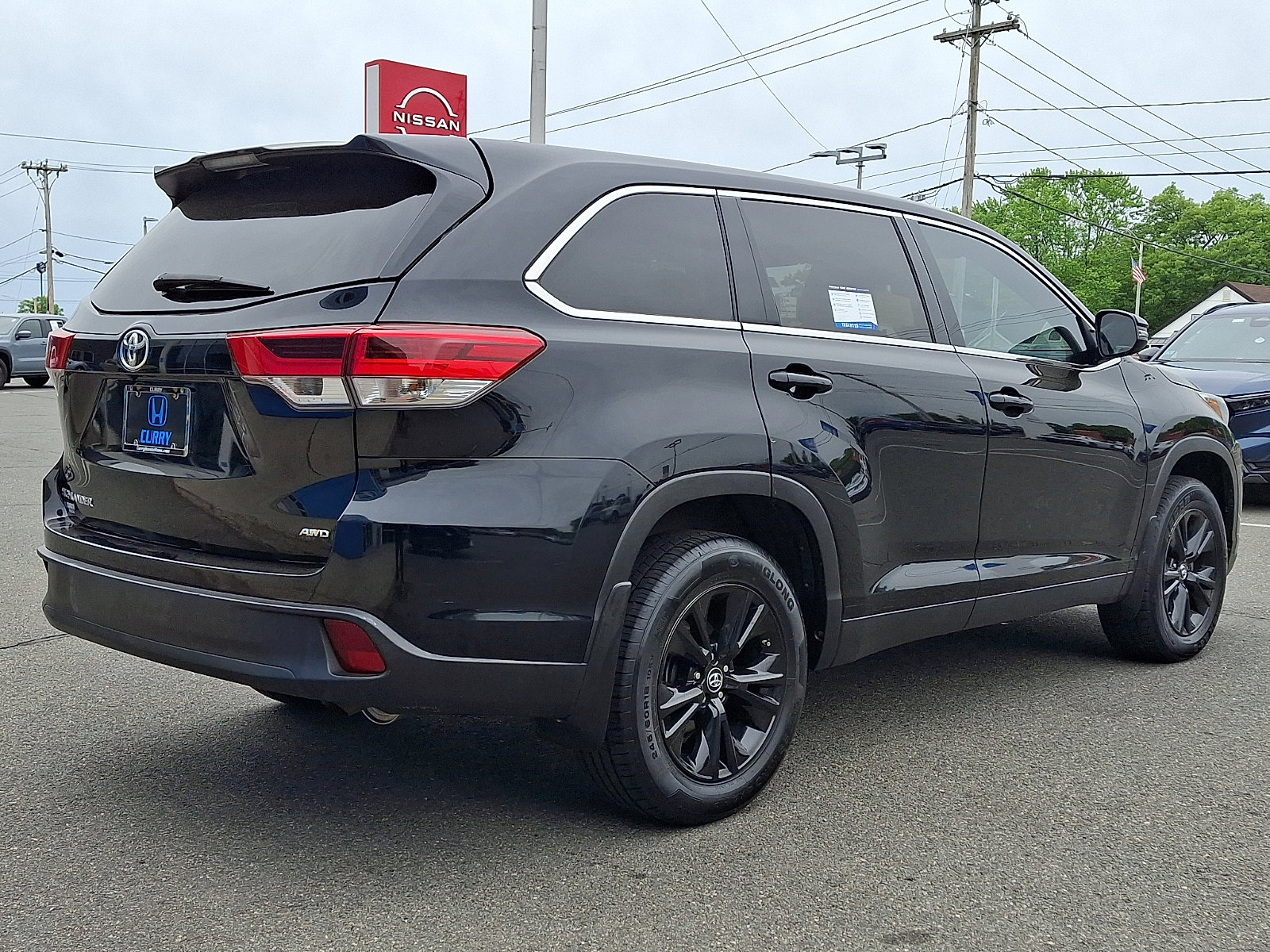 Used 2019 Toyota Highlander LE AWD/4WD image 4