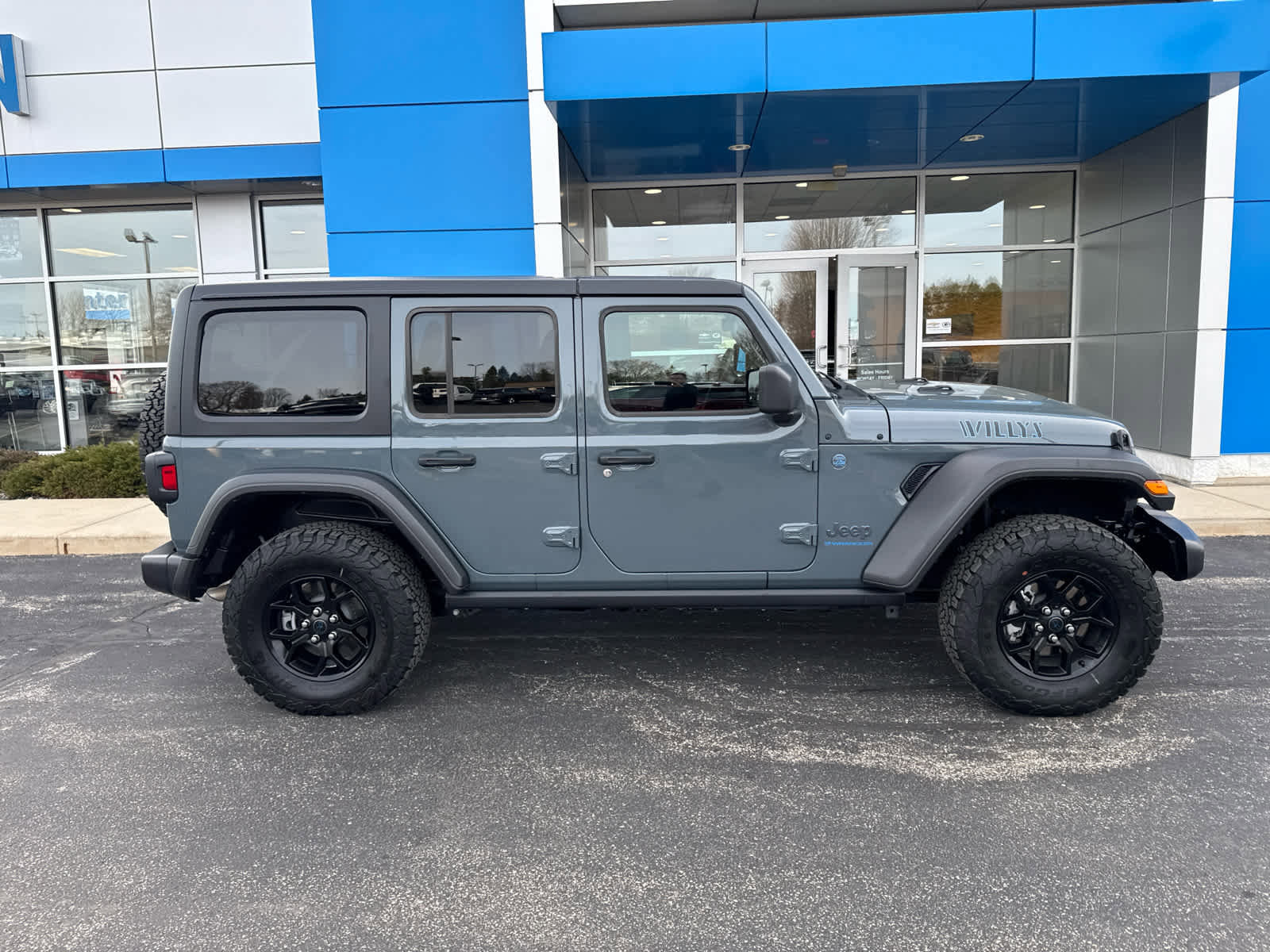 Used 2025 Jeep Wrangler Willys image 3