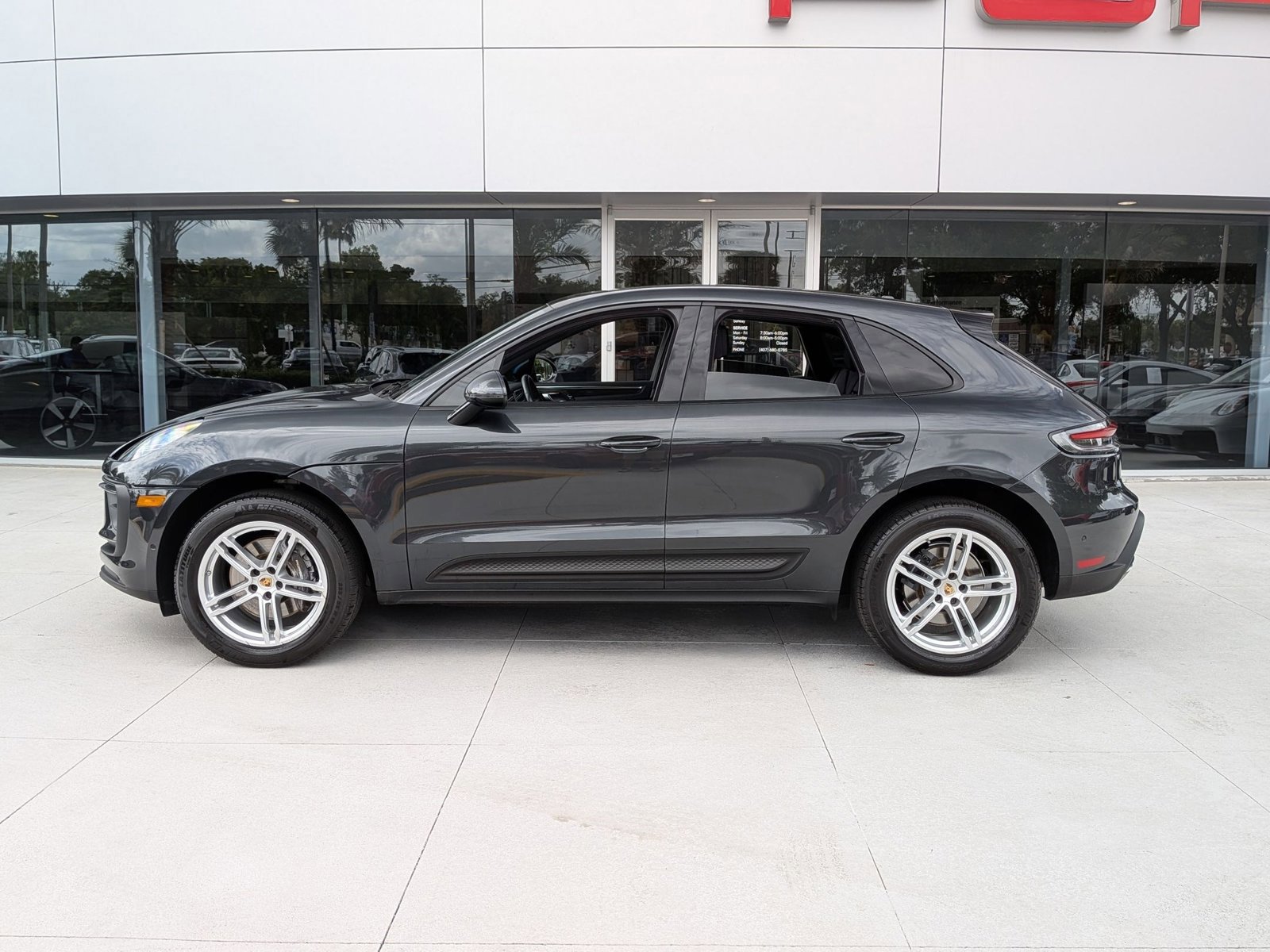 Used 2023 Porsche Macan AWD/4WD image 2