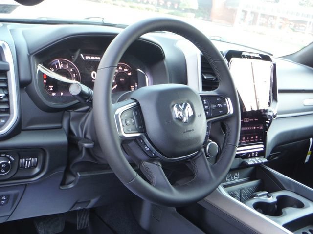 New 2026 RAM 1500 4x4 Crew Cab image 3
