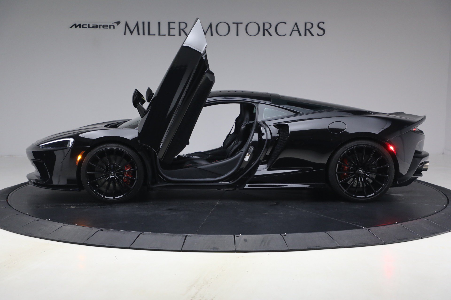 Used 2023 McLaren GT RWD image 15