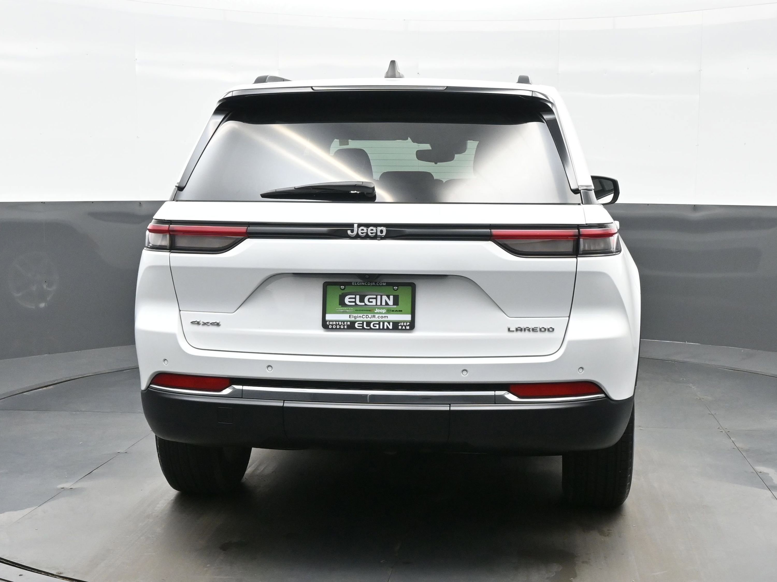 Used 2024 Jeep Grand Cherokee Laredo X image 5