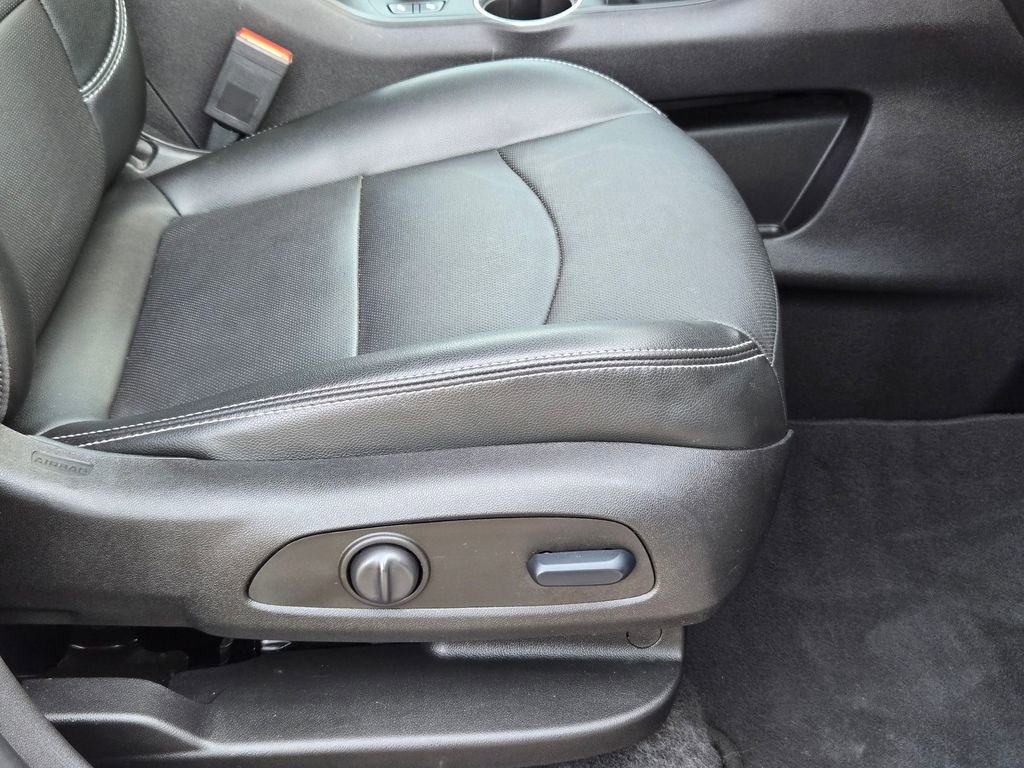 Used 2024 GMC Terrain SLT image 28