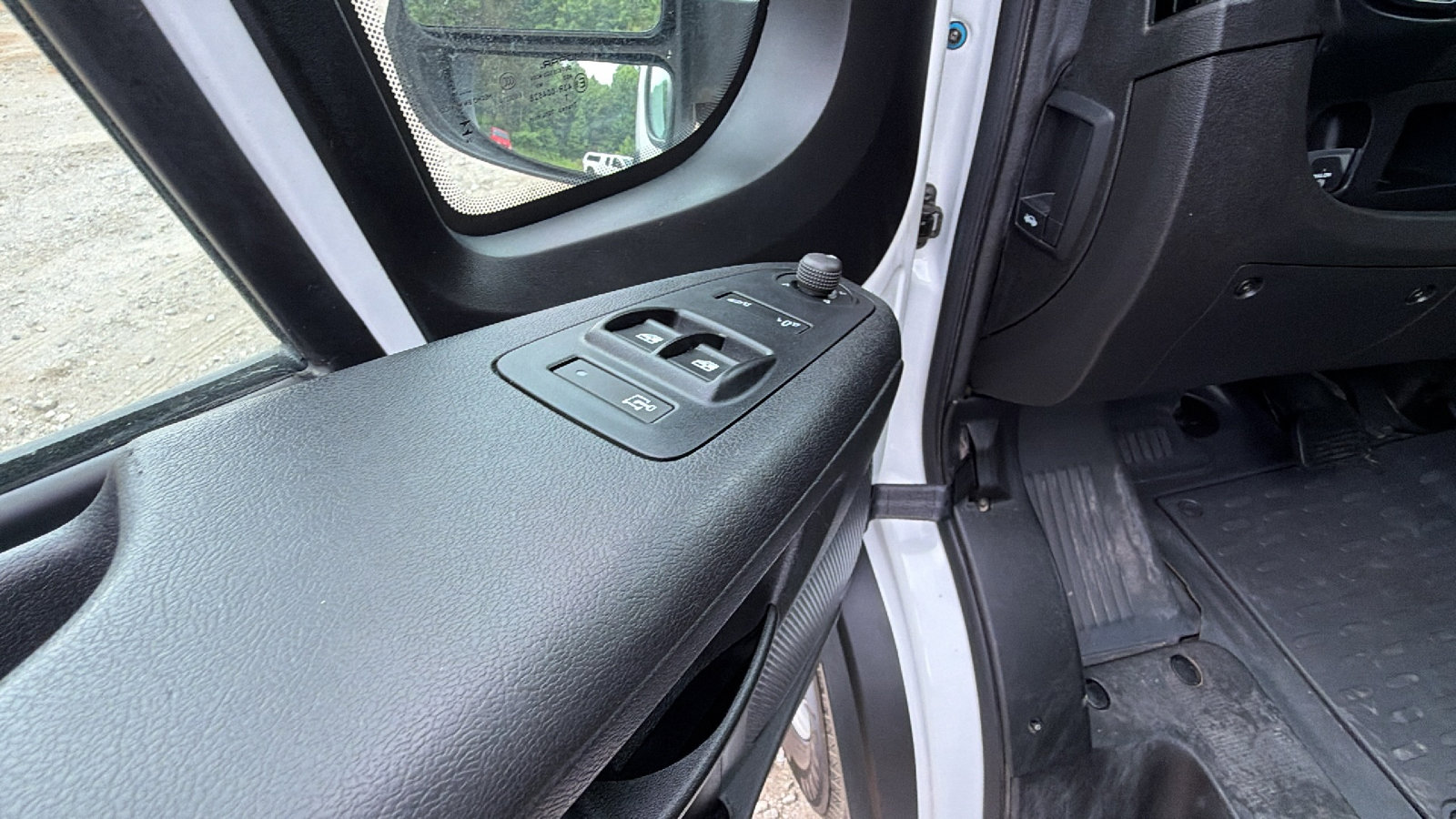Used 2024 RAM ProMaster 2500 w/ Convenience Group FWD image 16
