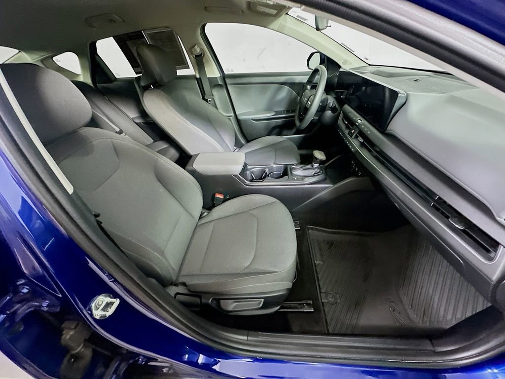 Used 2025 Kia K4 LXS image 12