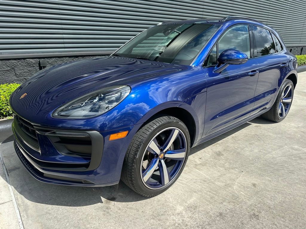 Certified 2024 Porsche Macan image 7