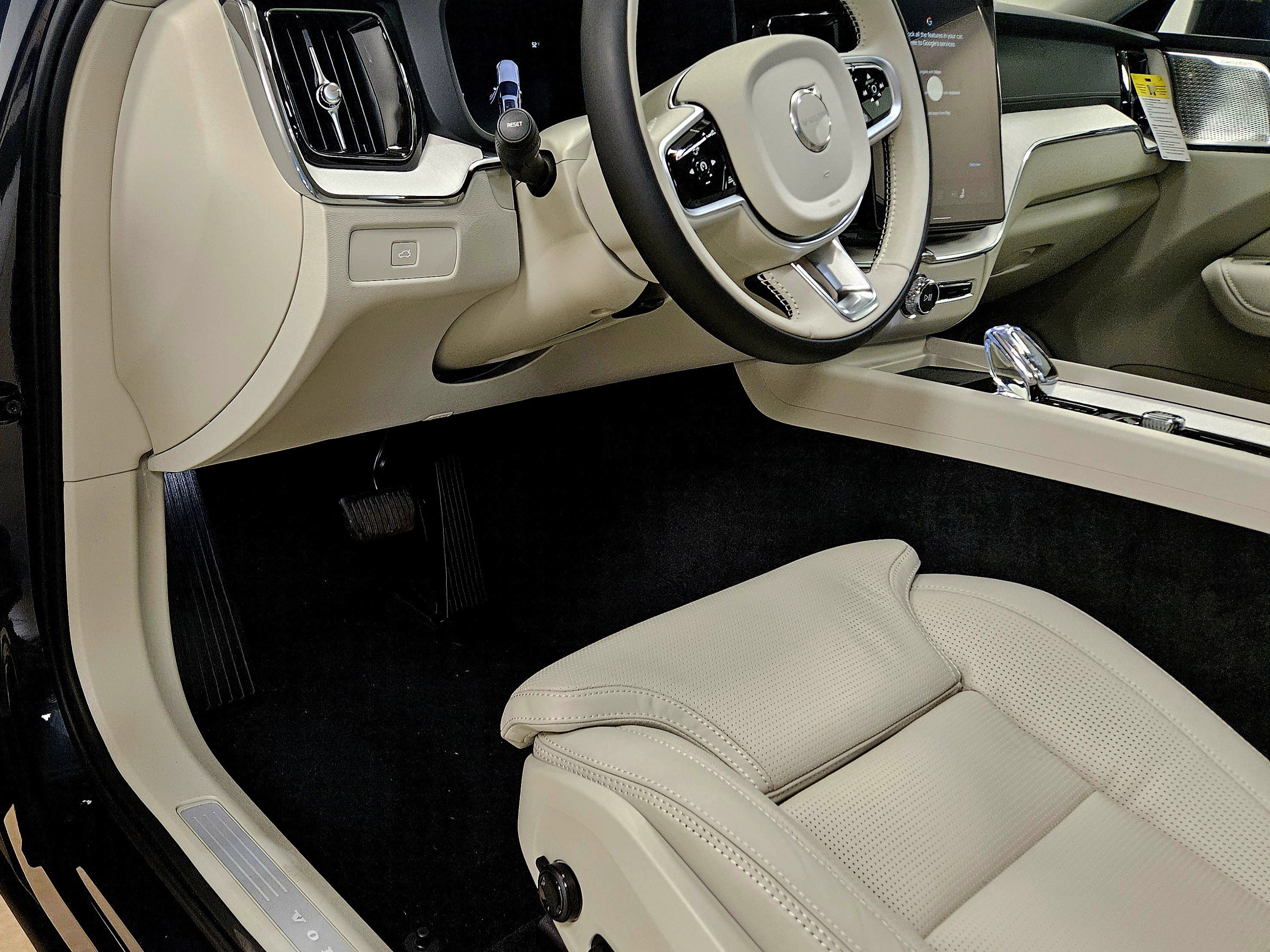 New 2026 Volvo XC60 B5 Ultra w/ Climate Package AWD/4WD image 45