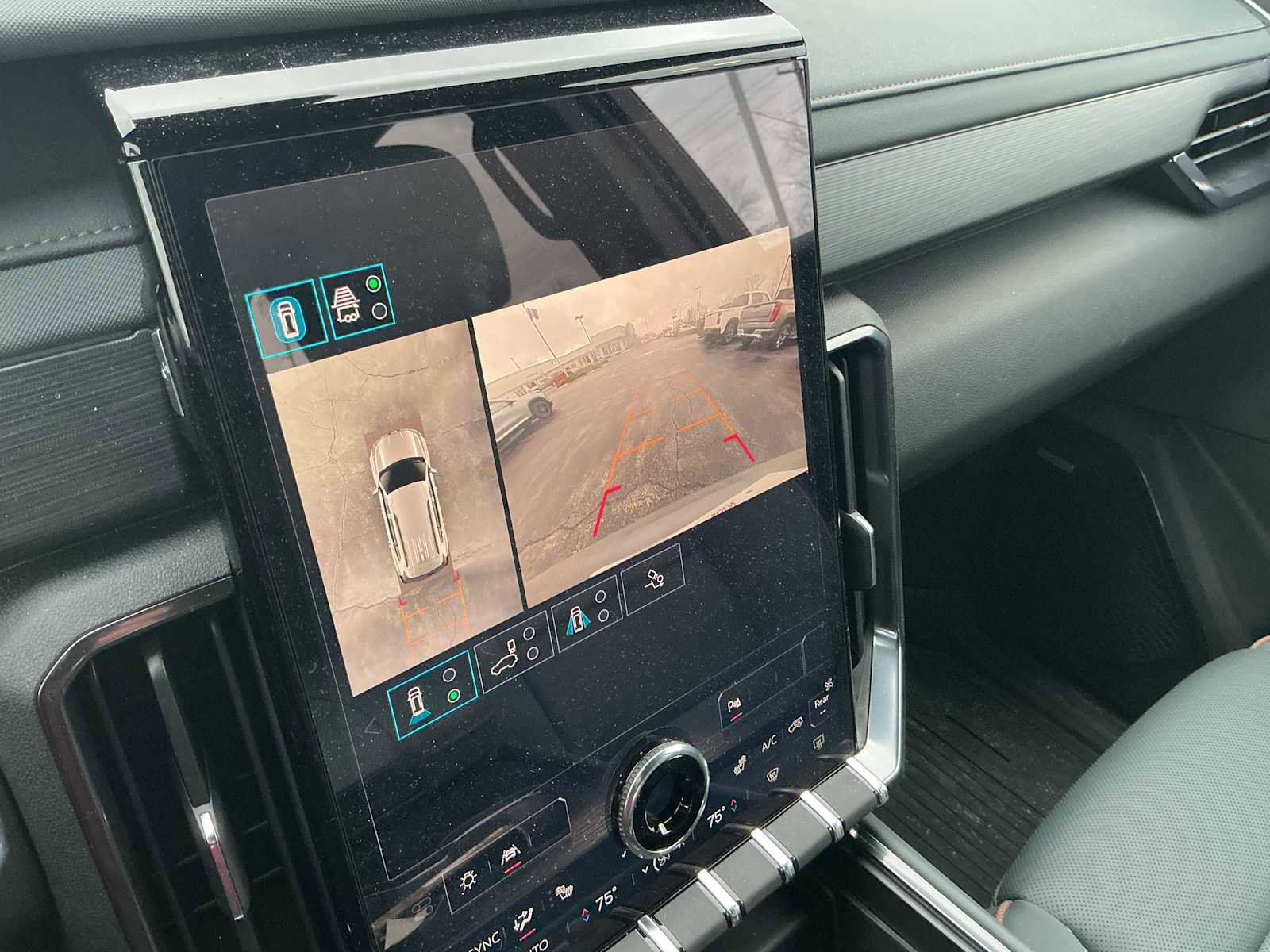 Used 2024 GMC Acadia AT4 w/ Luxury Package image 13