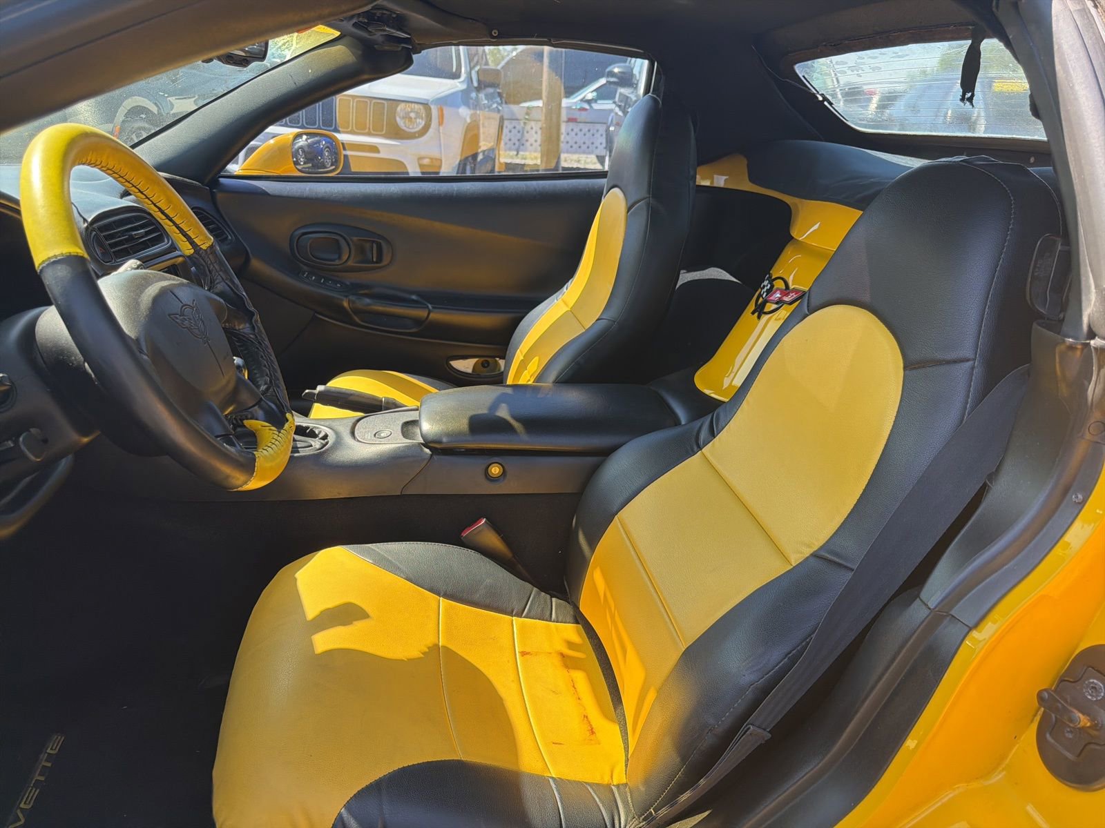 Used 2000 Chevrolet Corvette Convertible w/ Performance Handling Pkg image 7