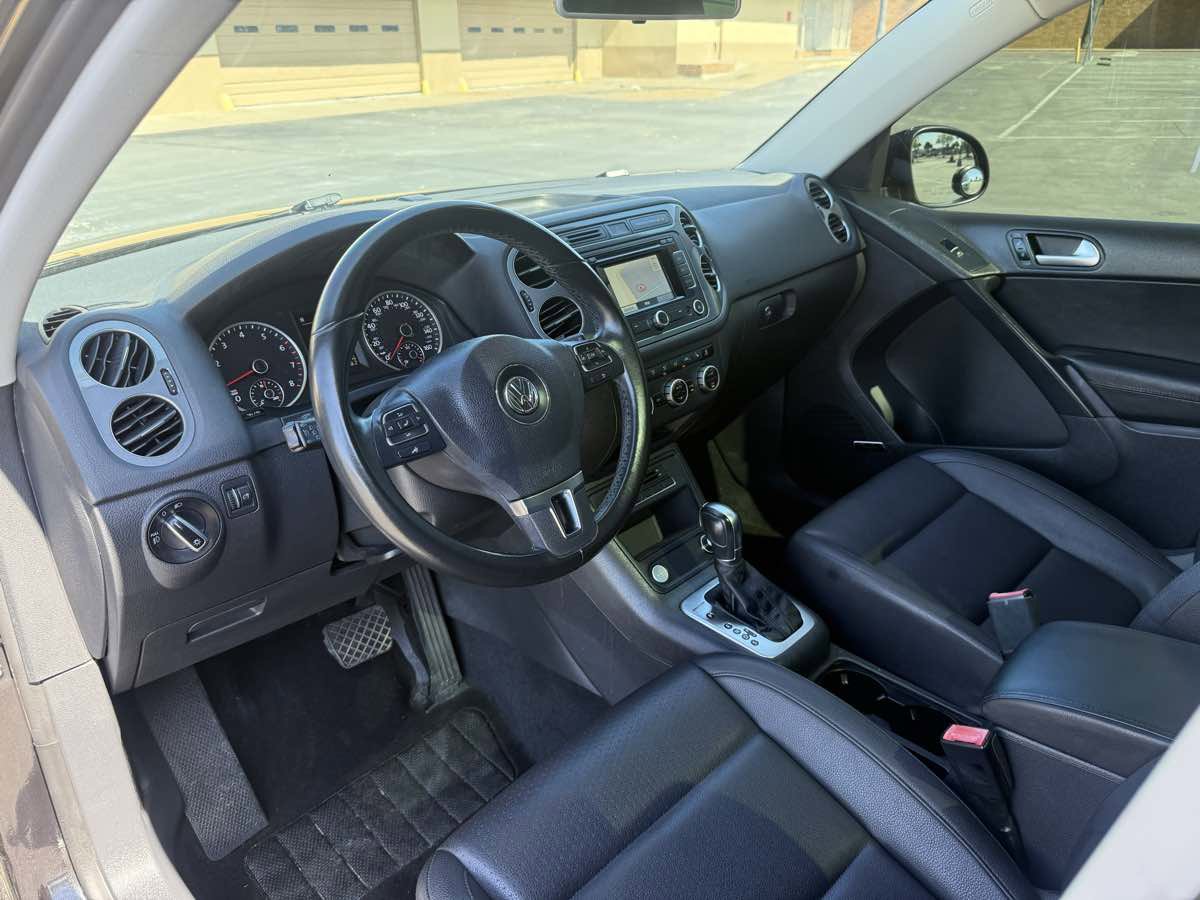 Used 2015 Volkswagen Tiguan SEL AWD/4WD image 14