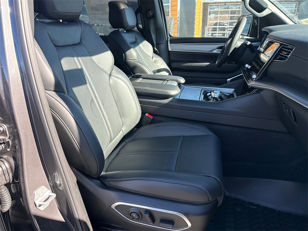New 2026 Jeep Grand Wagoneer 4WD w/ Premium Group I image 19