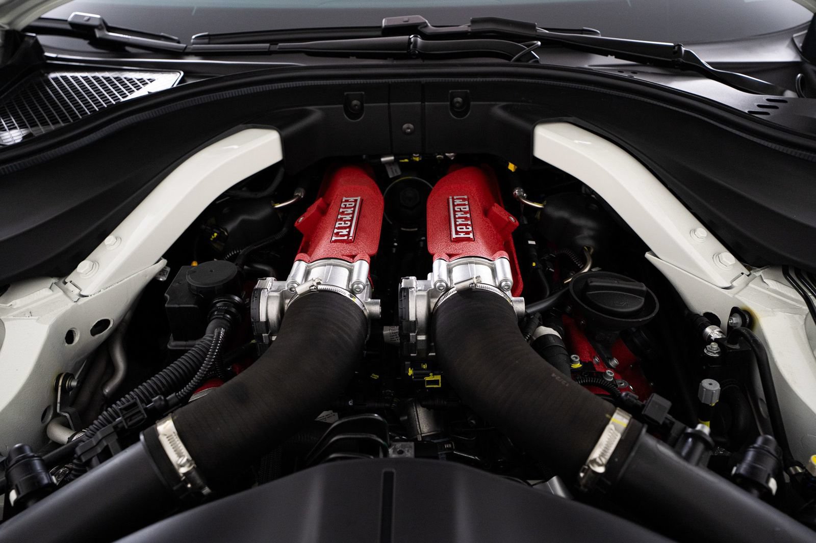 Certified 2025 Ferrari Roma Spider RWD image 41