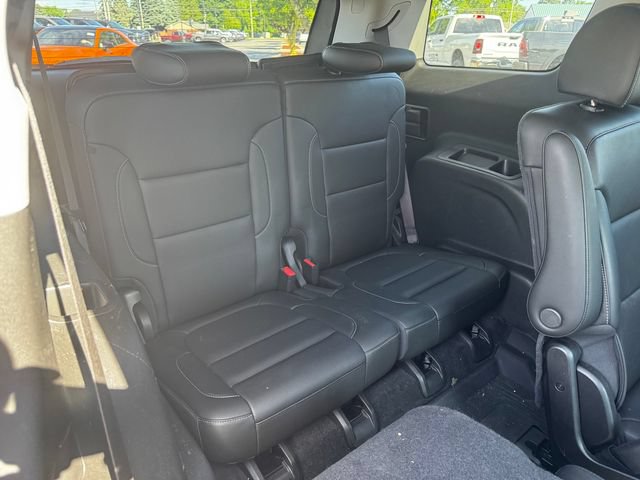 Used 2022 GMC Acadia SLT w/ LPO, Floor Liner Package AWD/4WD image 17