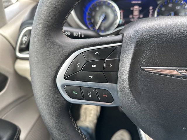 Used 2024 Chrysler Pacifica Touring-L image 23
