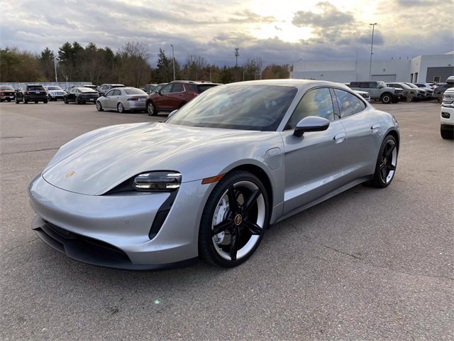 Used 2024 Porsche Taycan image 9