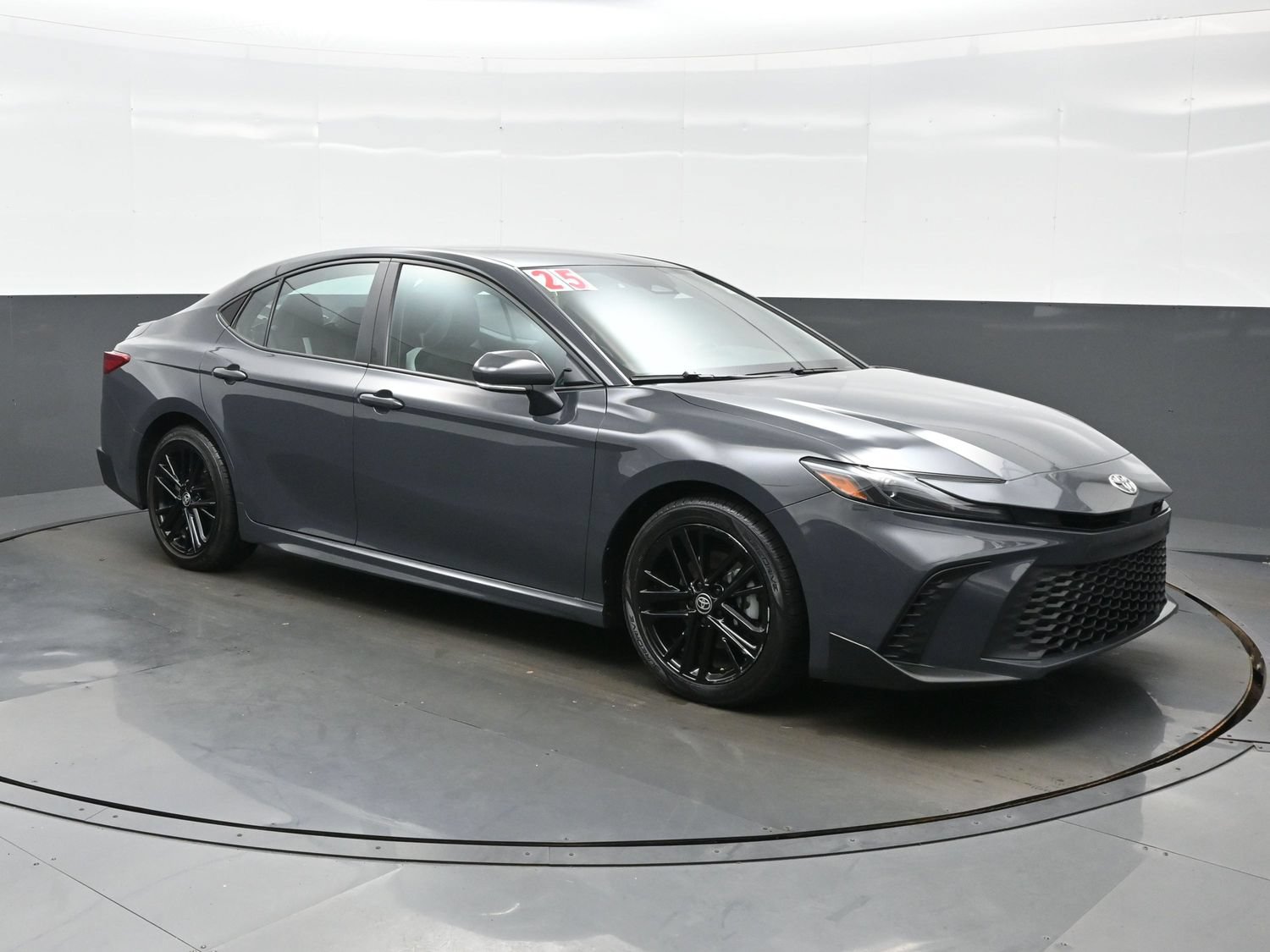 Used 2025 Toyota Camry SE FWD image 8