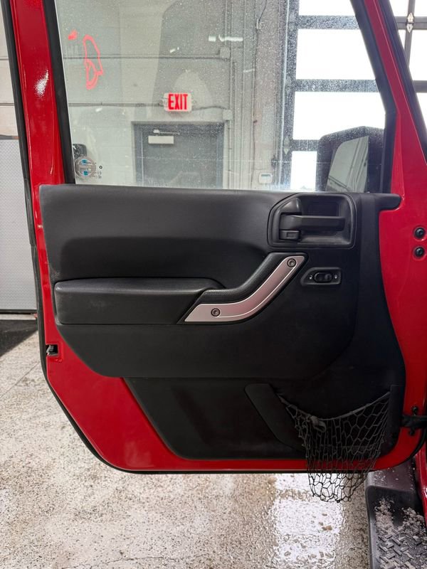 Used 2016 Jeep Wrangler Unlimited Sahara w/ Dual Top Group image 9