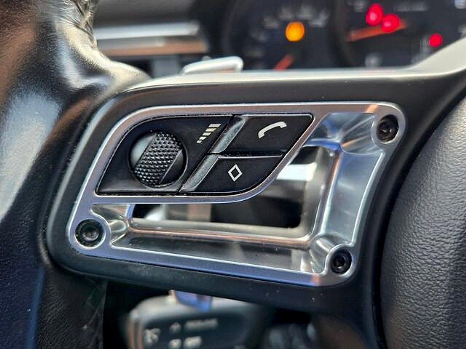 Used 2019 Porsche Macan AWD/4WD image 23