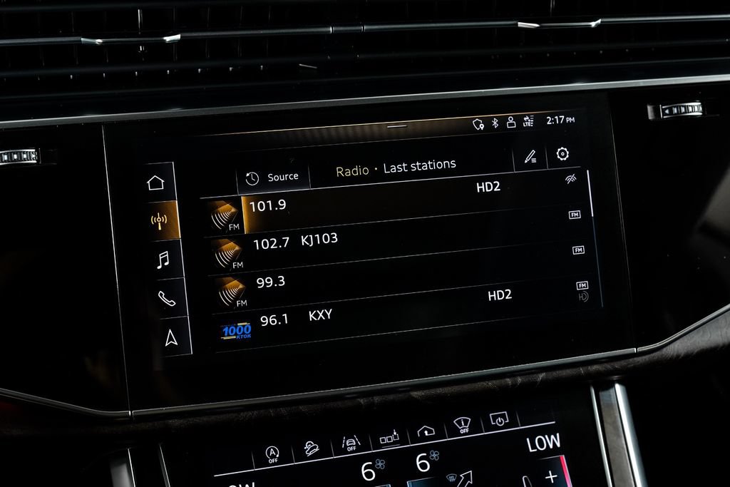 Used 2019 Audi Q8 Prestige w/ Luxury Package AWD/4WD image 31