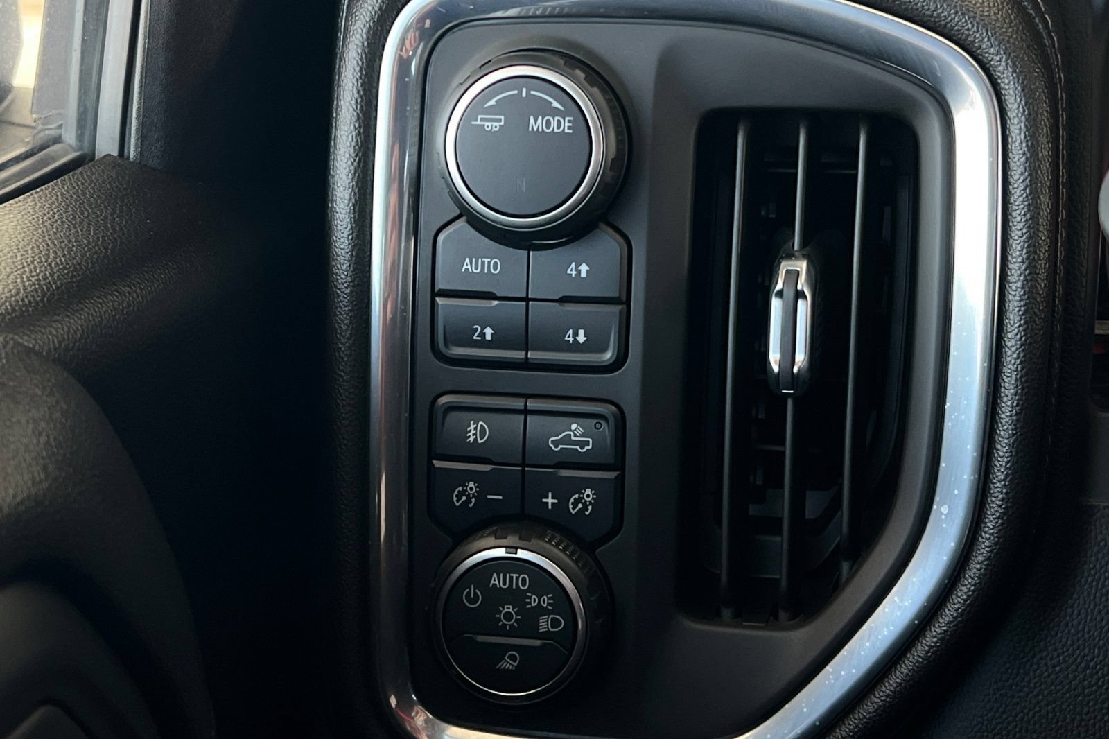 Used 2022 Chevrolet Silverado 1500 LTZ AWD/4WD image 35