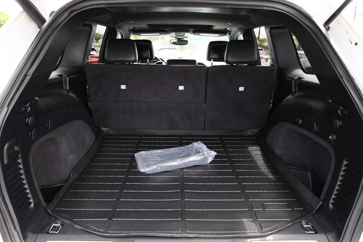 Used 2018 Jeep Grand Cherokee Limited AWD/4WD image 14