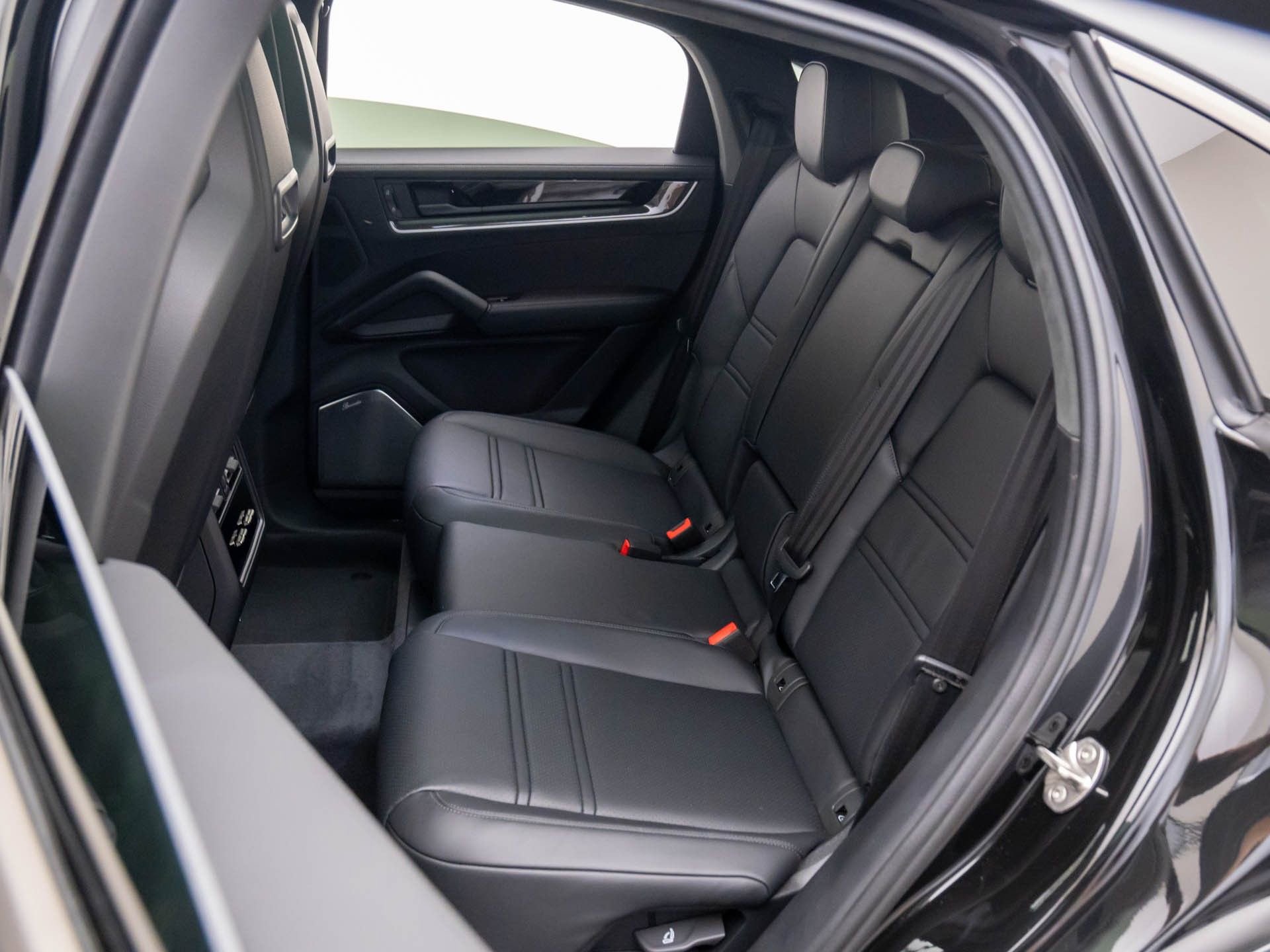 New 2025 Porsche Cayenne Turbo image 19