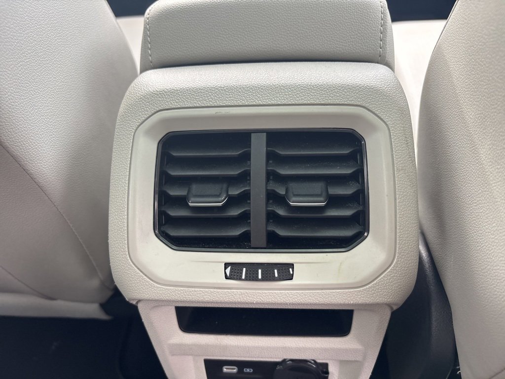 Used 2023 Volkswagen Tiguan SE R-Line image 39